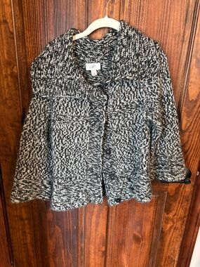 LOFT black and white chunky knit sweater jacket button closure size medium used